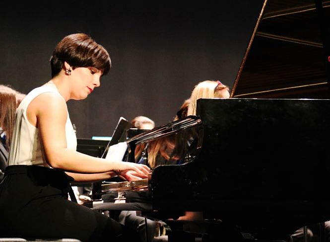 Imagen de la pianista Paloma Herreros (AYTO. ALMUÑÉCAR)