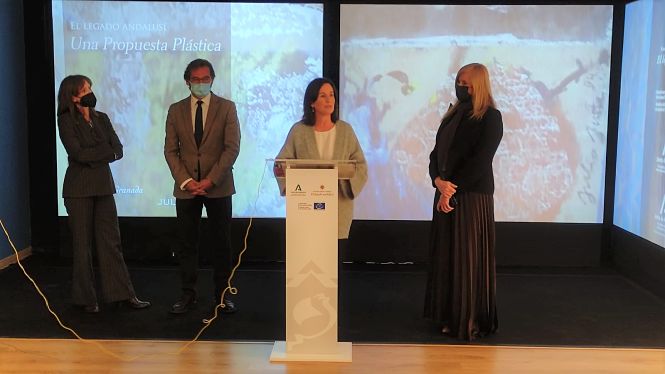 Concha de Santa Ana ha inaugurado la exposición (JUNTA)