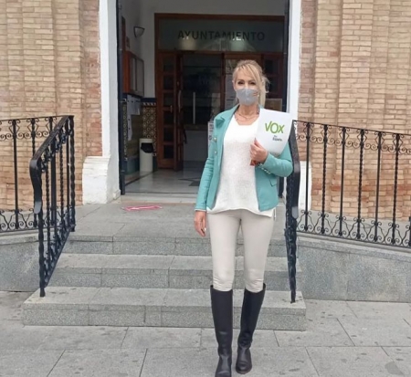 La portavoz de VOX en el Ayuntamiento de Santa Fe, Silvia Enríquez (VOX)