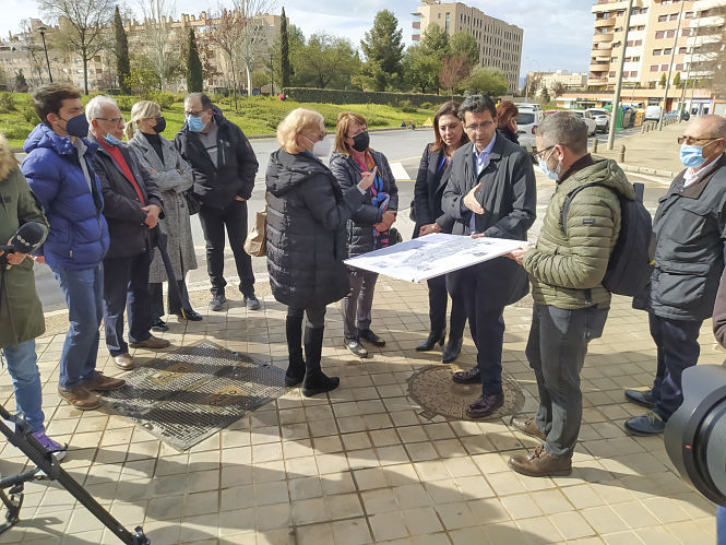 Imagen de la visita al Barrio de Albayda (JAVIER ALGARRA / AYUNTAMIENTO)