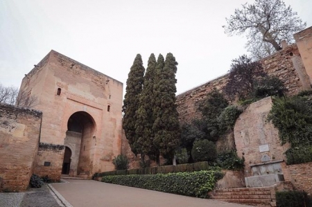 Muralla entre la Puerta de la Justicia y la Torre de Barba en la Alhambra (PATRONATO DE LA ALHAMBRA Y EL GENERALIFE)