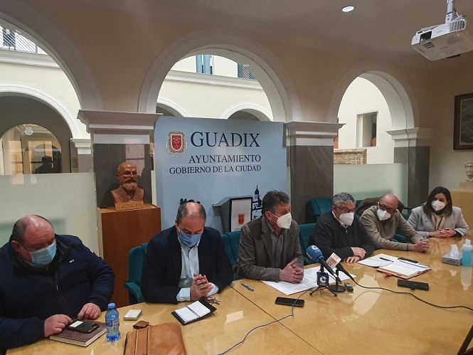Imagen de la firma del proceso de licitación (AYTO. GUADIX)