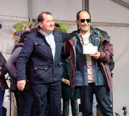 Correos recibe un reconocimiento en Alhama de Granada por su labor durante la pandemia (CORREOS) 