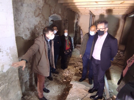 Visita de la Junta y el Ayuntamiento al futuro Museo del Legado del Agua de Huétor Tájar (JUNTA) 