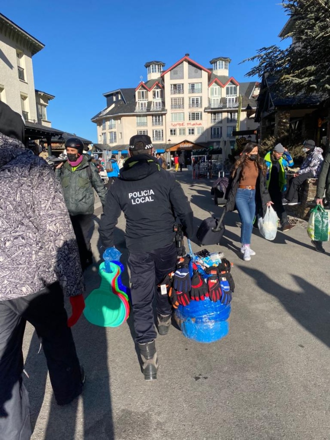 Ñrendas de abrigo incautadas por la Policía Local de Monachil (AYTO. MONACHIL) 