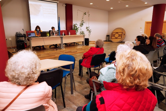 Charla de Pilar Vivancos, secretaria del Juzgado de Paz de Huétor Tájar (AYTO. HUÉTOR TÁJAR) 
