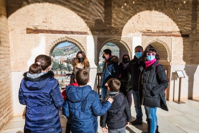 Visita guiada para familias en la Alhambra (PATRONATO DE LA ALHAMBRA Y GENERALIFE)