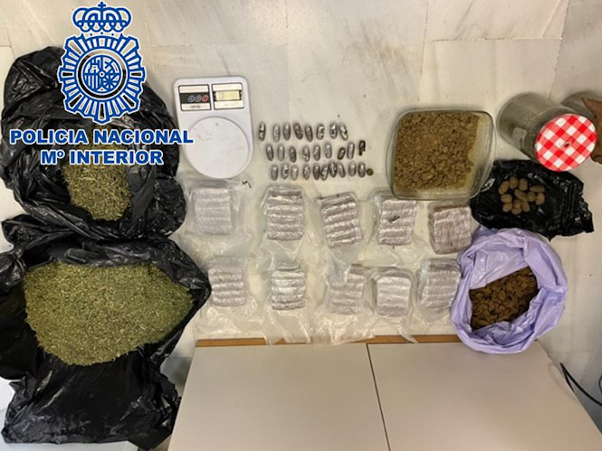 Hachís y marihuana incautada (POLICÍA NACIONAL)