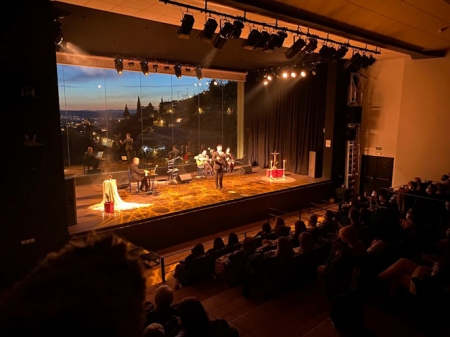 Imagen de la actuación (LA OFICINA DE LOS DESEOS)