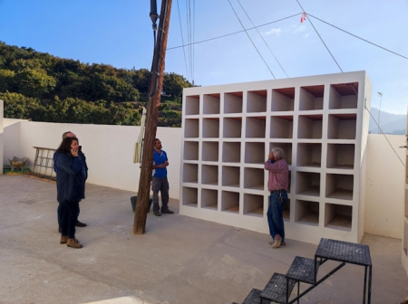 Imagen de la visita al cementerio (AYTO. ALMUÑÉCAR)