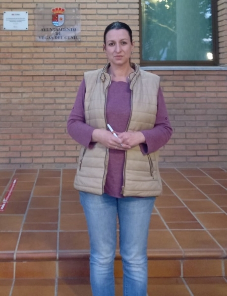 La portavoz de VOX en el Ayuntamiento de Vegas del Genil, María Adela Vao (VOX)