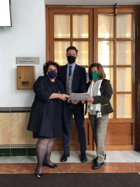 Teresa Jiménez y María José Sánchez Rubio, en imagen de archivo con el también parlamentario socialista Juan José Martín Arcos, en imagen de archivo (PSOE) 