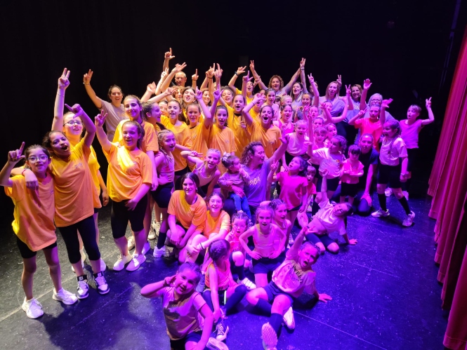 gala solidaria de zumba para ayudar al pueblo ucraniano (AYTO. HUÉTOR TÁJAR) 