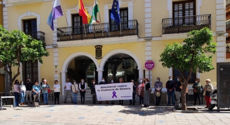 Cinco minutos de silencio en Almuñécar (AYTO. ALMUÑÉCAR)