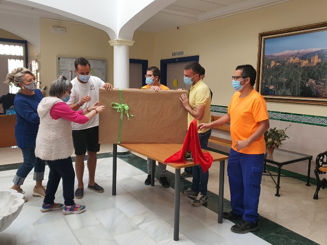 Entrega del Smart TV (AYTO. HUÉTOR TÁJAR)