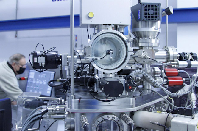 El catedrático de la UGR Fernando Bea en su laboratorio del Centro de Instrumentación Científica (UGR)