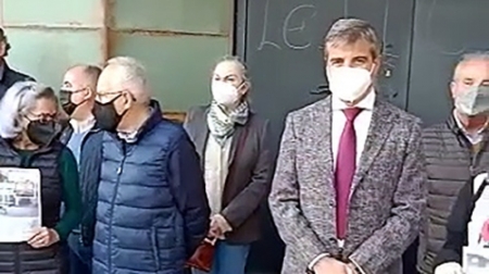 César Díaz con los vecinos afectados (PP) César Díaz con los vecinos afectados (PP)