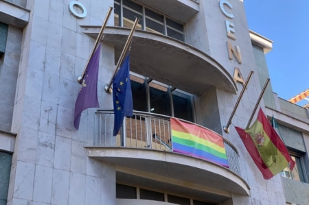 Bandera a media asta en el AYuntamiento de Maracena (AYTO. MARACENA)