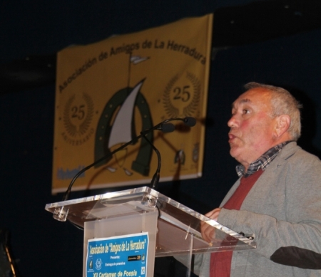 Paulino Álvarez durante la entrega de premios de 2018 (AYTO. ALMUÑÉCAR)