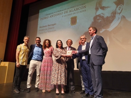 Entrega del premio a Pepa Bueno (AYTO. GUADIX) 