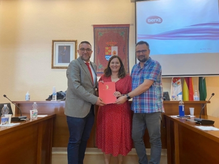 el alcalde, la concejala de Hacienda y el concejal de Urbanismo de Vegas del Genil presentan los presupuestos municipales (AYTO. VEGAS DEL GENIL)