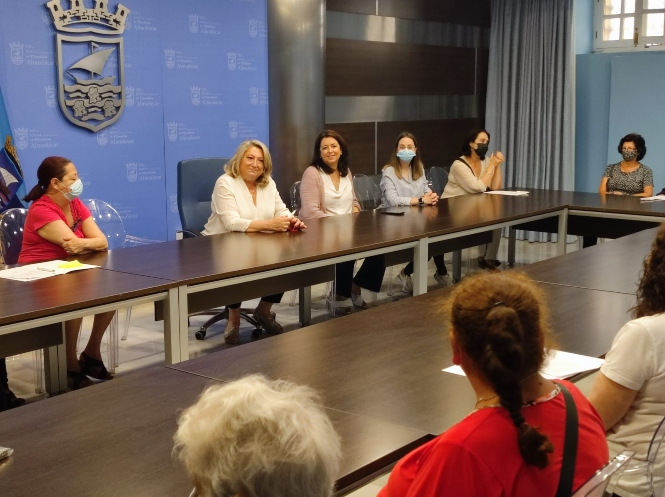 Reunión donde se han entregado las llaves (AYTO. ALMUÑÉCAR)