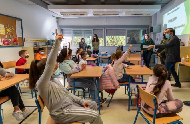 Sesión de `¿Charlamos sobre ciencia?` (AYTO. GRANADA)