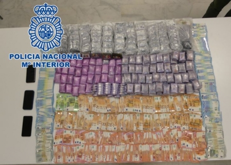 Dinero y droga intervenida en la Operación Fly en Motril (POLICÍA NACIONAL) 