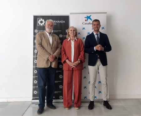 Antonio Moral, María Elena Martín-Vivaldi y Javier Rivas (CAJAGRANADA FUNDACIÓN) 