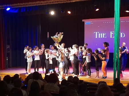Exhibición de acrobacias circenses en tela  y trapecio (AYTO. MONACHIL) 