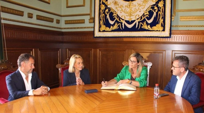 Encuentro institucional de la viceconsejera de Turismo, Regeneración, Justicia y Administración Local, Ana García, con la alcaldesa de Motril, Luisa María García (JUNTA DE ANDALUCÍA)