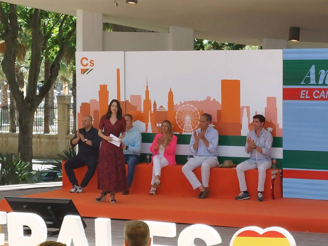 La cabeza de lista de Ciudadanos (Cs) por Granada para las elecciones andaluzas del 19J, Concha Insúa en un acto de campaña en Granada (CS GRANADA)