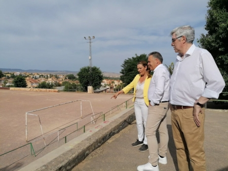 Concha Insúa visita el campo de fútbol (CS)