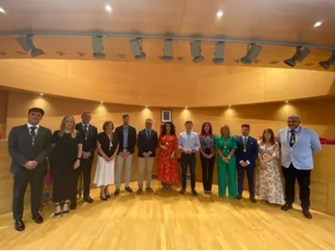 Dirigentes del PP de Granada con la alcaldesa de Huétor Vega, Elena Duque (TWITTER DEL PP DE GRANADA)