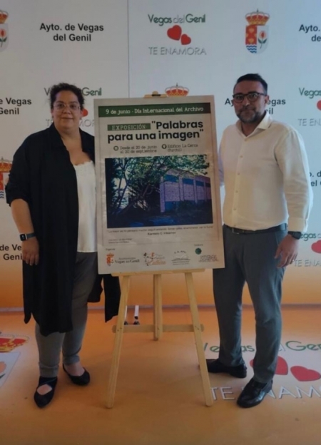 la concejala de Cultura y el alcalde de Vegas presentan la exposición (AYTO. VEGAS DEL GENIL)