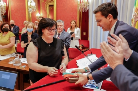Sandra Rodríguez Salas toma posesión como concejala (JAVIER ALGARRA /AYUTNATMIENTO)
