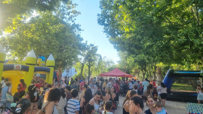 Fiesta infantil y juvenil celebrada en el Parque de la Estación (AYTO. OTURA) 