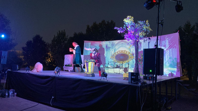 Primera sesión de teatro en la calle en Huétor Tájar para este verano (AYTO. HUÉTOR TÁJAR) 