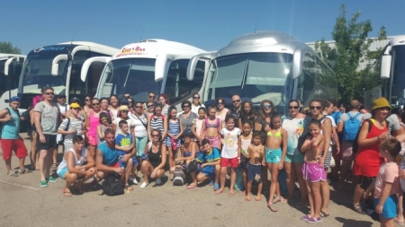 viaje a la playa organizado por el Ayuntamiento de Vegas del Genil en años anteriores (AYTO. VEGAS DEL GENIL)