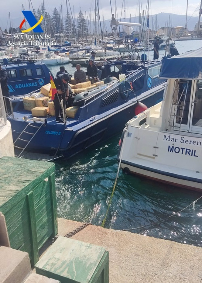 Lancha intervenida con toneladas de hachís (AEAT) 