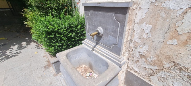 Fuente de la Plaza de la COnstitución de Huétor Vega (IU HUETOR VEGA)