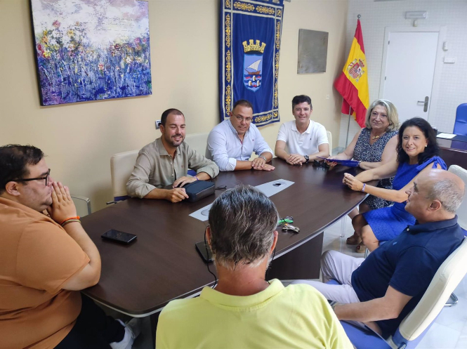 Visita de Jorge Saavedra y Trinidad Herrera al alcalde de Almuñécar, Juan José Ruiz Joya (AYUNTAMIENTO) 
