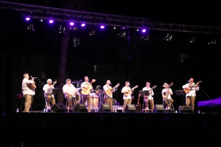 Charanda durante su actuación (AYTO.  ALMUÑÉCAR) 