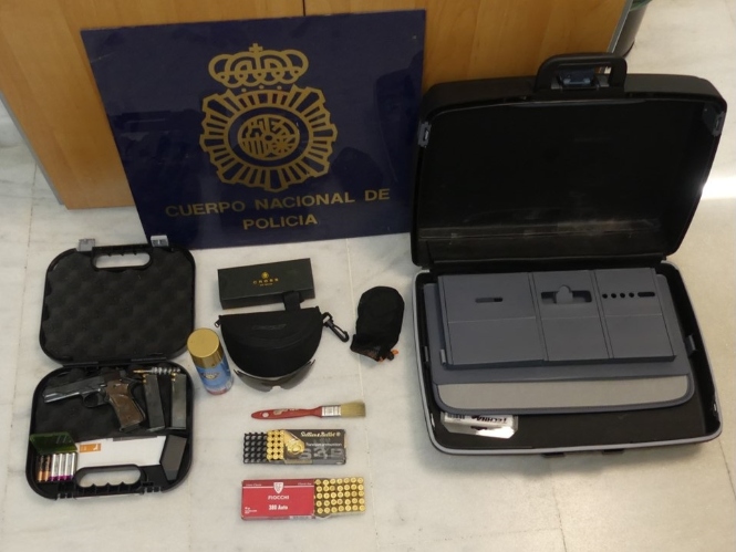 Efectos intervenidos al presunto autor (POLICÍA NACIONAL) 