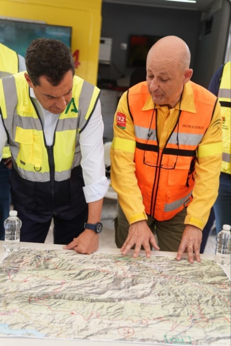 Juanma Moreno ha visitado la zona del incendio (JUNTA DE ANDALUCÍA) 