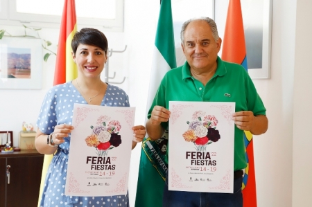 la concejala de Fiestas y el alcalde de Huétor Tájar presentan la programación de la feria (AYTO. HUÉTOR TÁJAR)