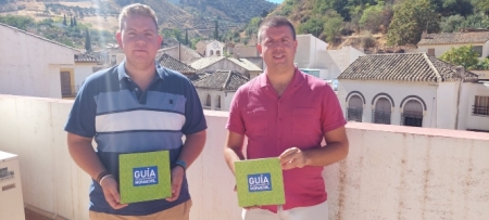 el concejal y el alcalde presentan la primera Guía de Asociaciones de Monachil (AYTO. MONACHIL)