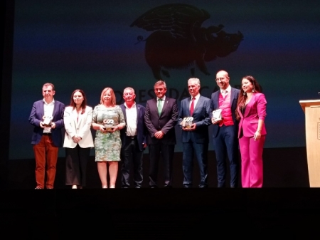 Foto de familia de los galardonados (ASOCIACION DE EMRPESARIOS DEL ALTIPLANO) Foto de familia de los galardonados (ASOCIACION DE EMRPESARIOS DEL ALTIPLANO)