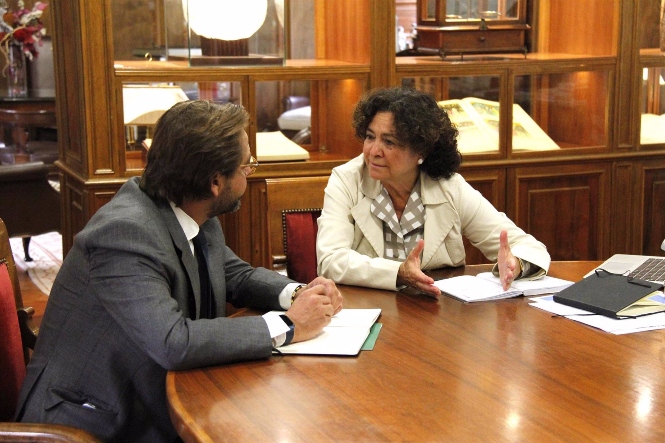 Antonio Granados y Pilar Aranda, en el Rectorado (UGR) 
