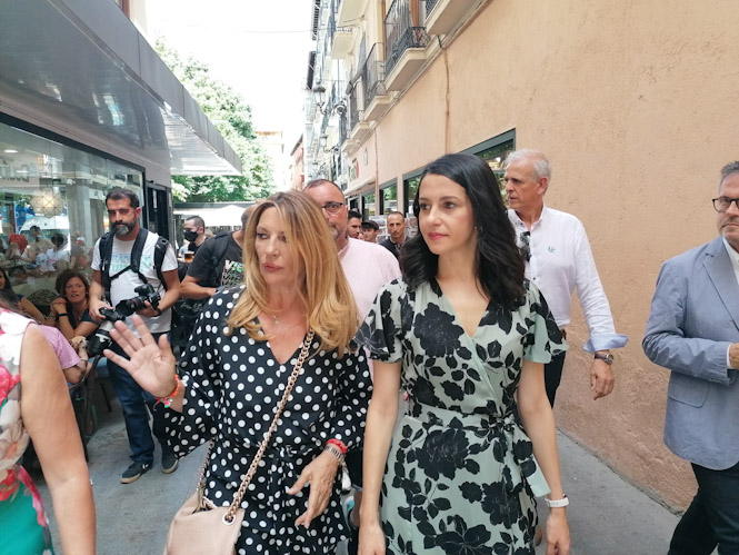 Concha Insua junto a Inés Arrimadas (CIUDADANOS)